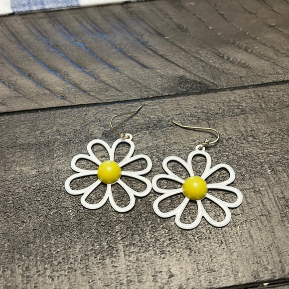 Jewelry - Daisy earrings